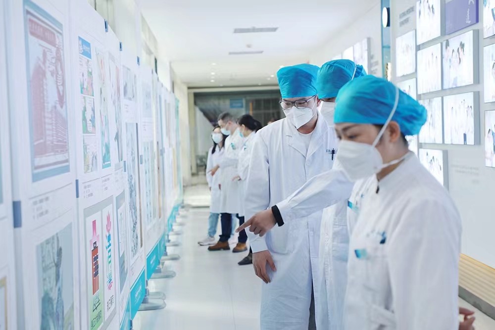 傳承清廉文化 弘揚衛(wèi)健清風——2022年湖北省衛(wèi)生健康系統(tǒng)清廉文化建設(shè)書畫展走進湖北省第三人民醫(yī)院