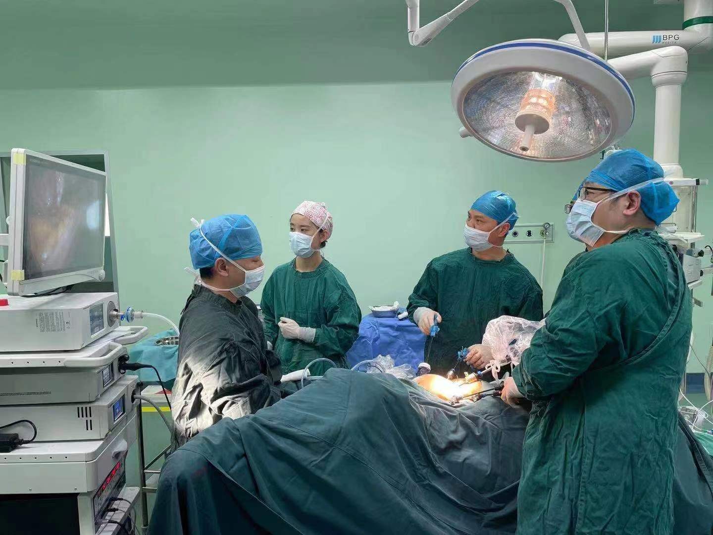 “腸套疊+腸梗阻+腸腫瘤”三病交雜，省三醫(yī)陽邏院區(qū)緊急手術(shù)解除危機(jī)