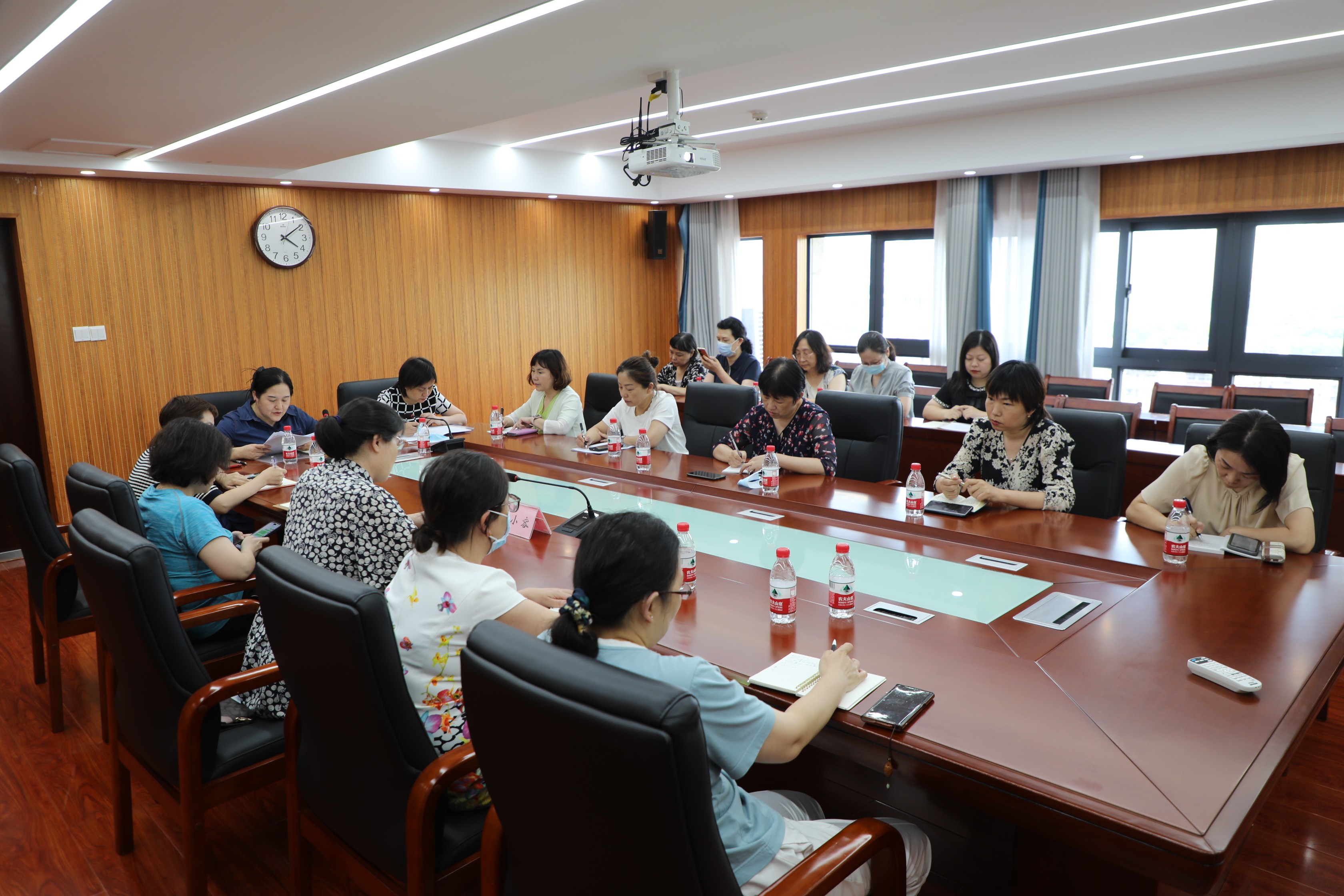 當好廉內助?守住幸福門——湖北省第三人民醫(yī)院召開“賢內助、廉內助”主題助廉座談會